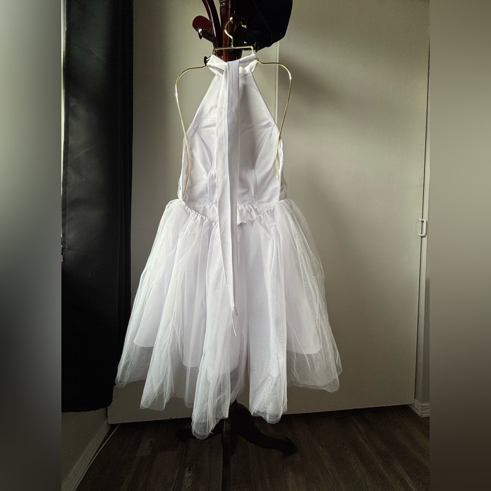 Xuzey Short White Dress - Picture 4 of 7